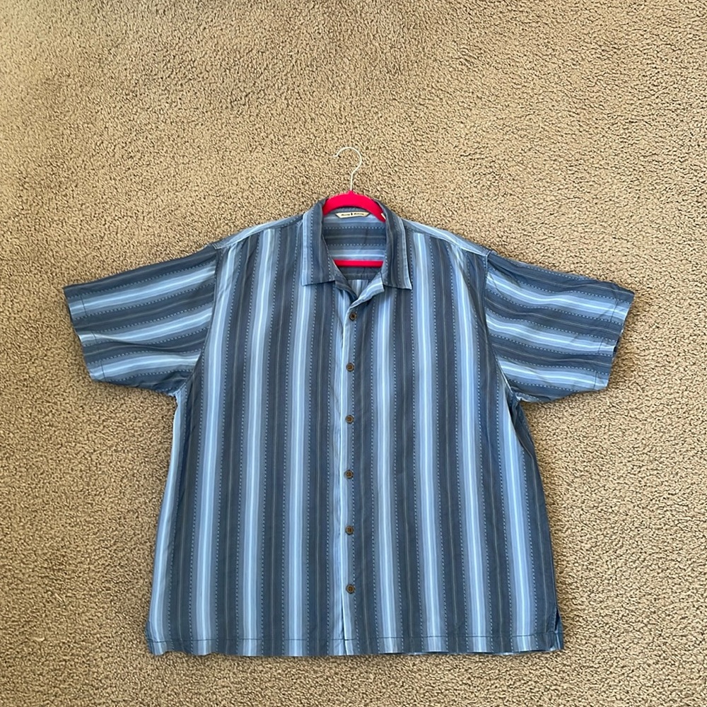 TOMMY BAHAMA 100% SILK SHIRT